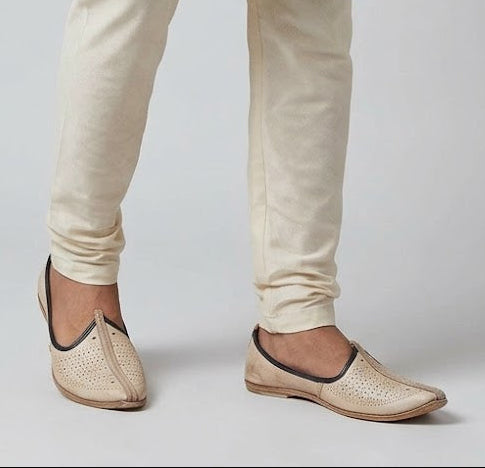 Handmade Ethnic Mojari for Men Cream Leather Jutti