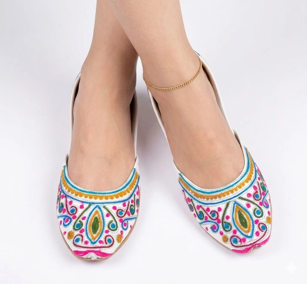 Women’s Punjabi Jutti Embroidered Multicolor Mojari