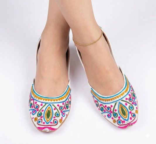 Women’s Punjabi Jutti Embroidered Multicolor Mojari