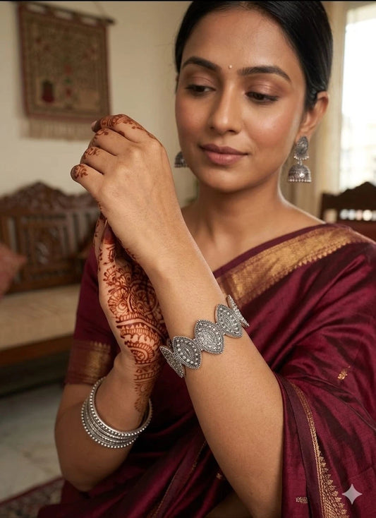 Women Brass Oxidised Side Openable Bangles Bracelet