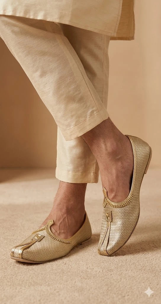 Traditional Indian Mojari Men Shoes Gold Wedding Jutties