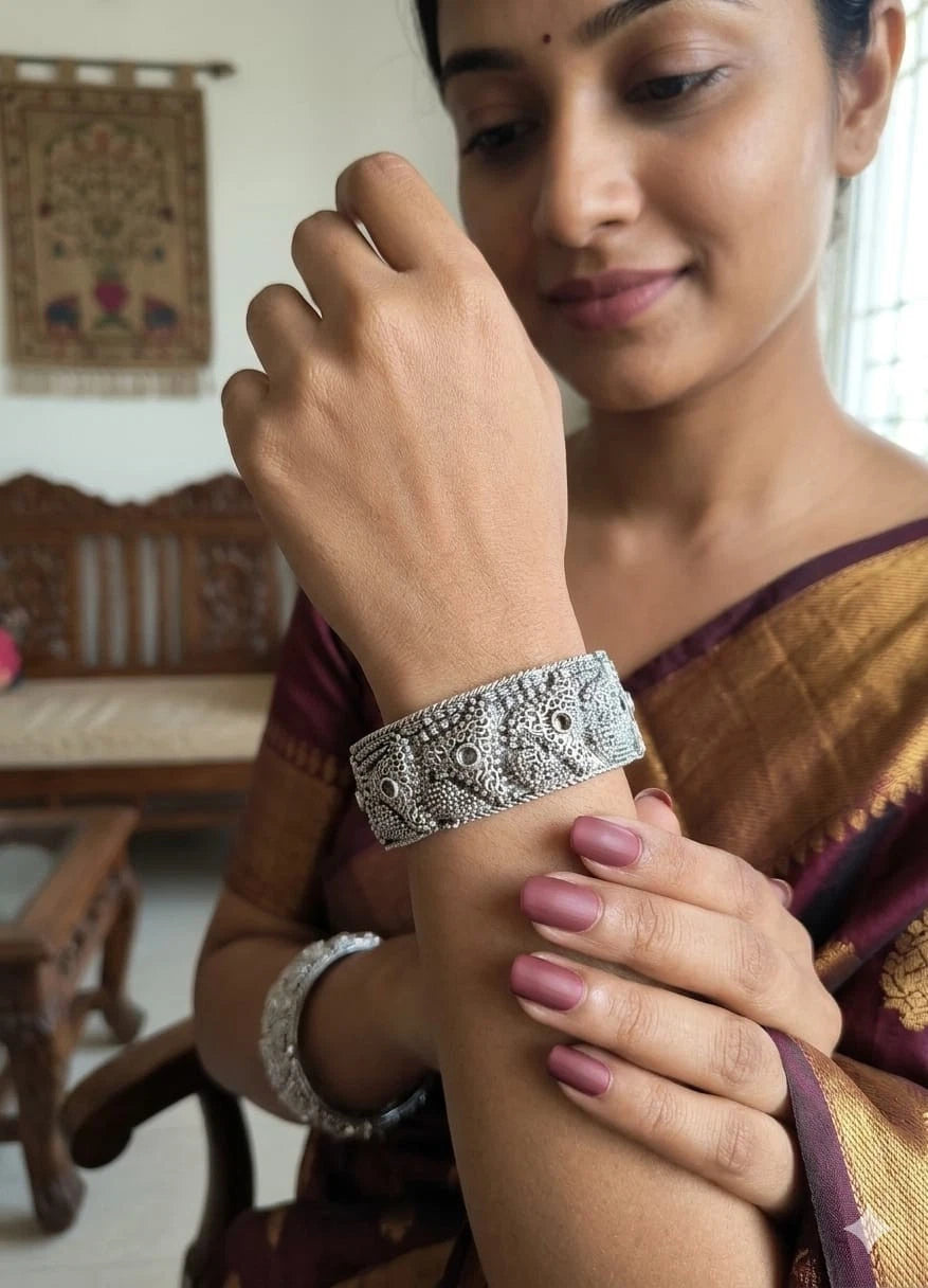 Women Brass Oxidised Side Openable Bangles Bracelet