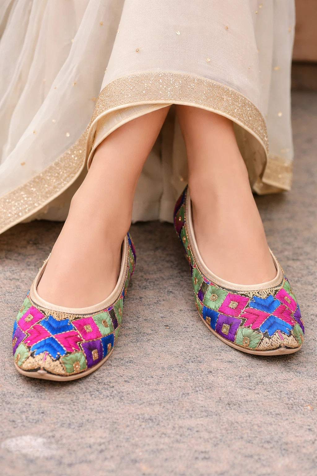 Women’s Punjabi Mojari Embroidered Multicolor Jutti