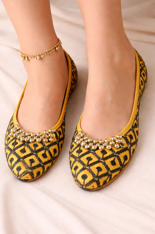 Handmade Bridal Yellow Black Mojari Ethnic Flats Jutti