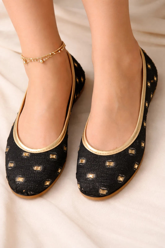 Women’s Punjabi Jutti Embroidered Black Mojari