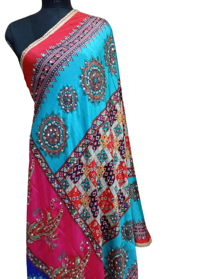Pakistani Women Dupatta Handwork Perfect Weddings Festivals
